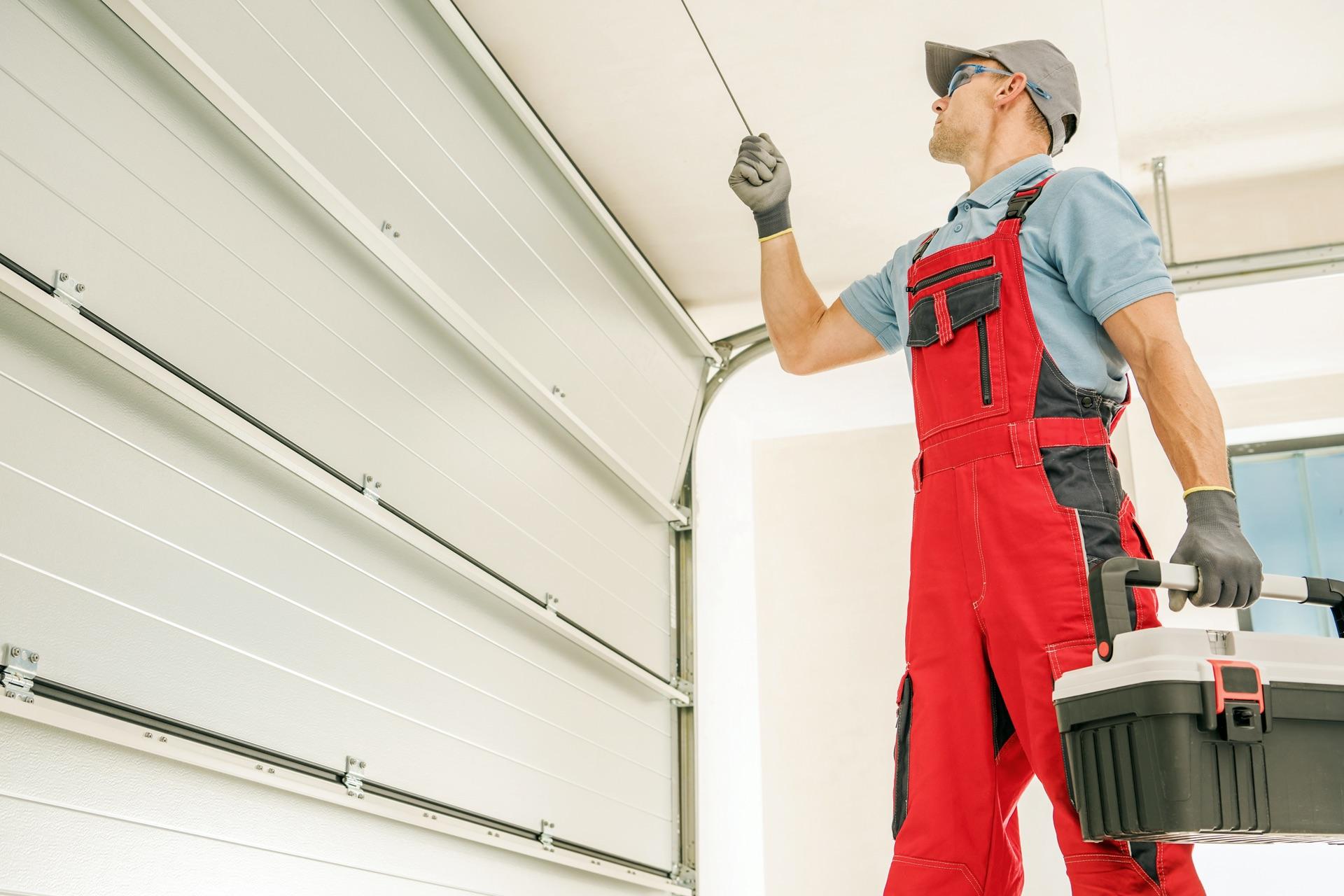 Garage door technician serving Roslyn NY